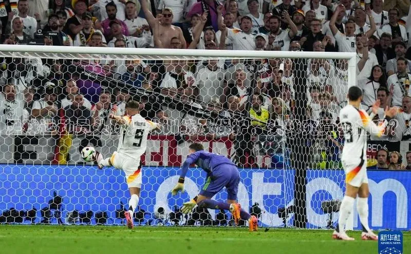 米兰体育彩票是正规的吗宣亚国际足球运动员头球技术训练及保护，头球究竟会痛吗？